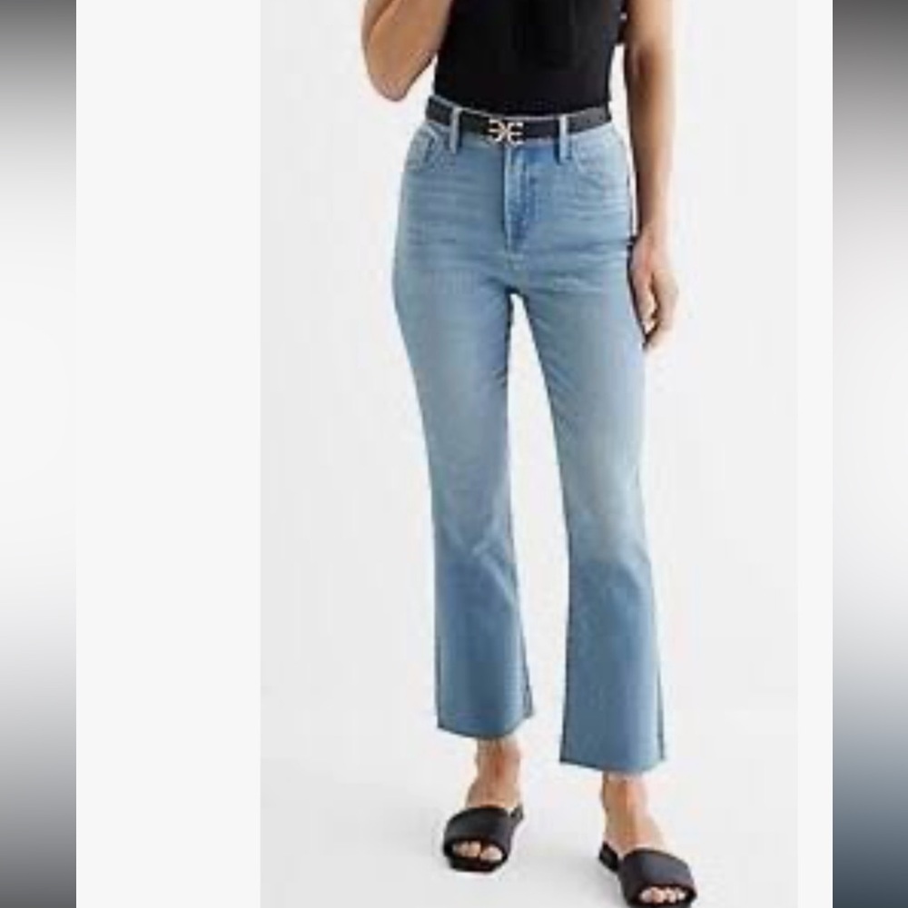 EXPRESS Wonen Flare Crop Light Blue jeans size 14R